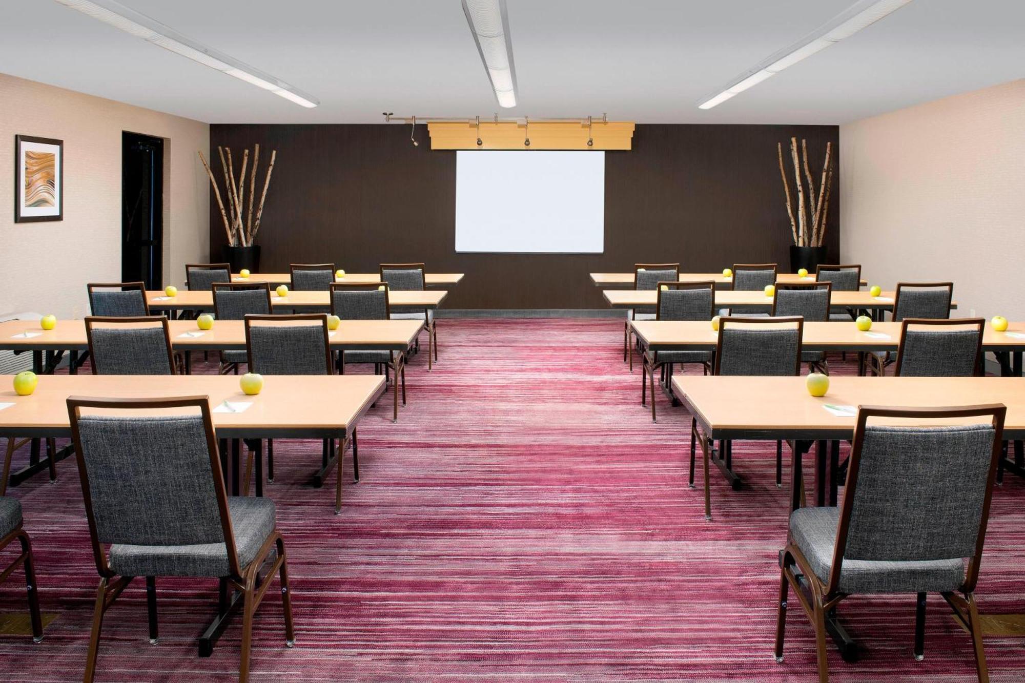 Courtyard By Marriott Portland Hillsboro Hotel Екстериор снимка