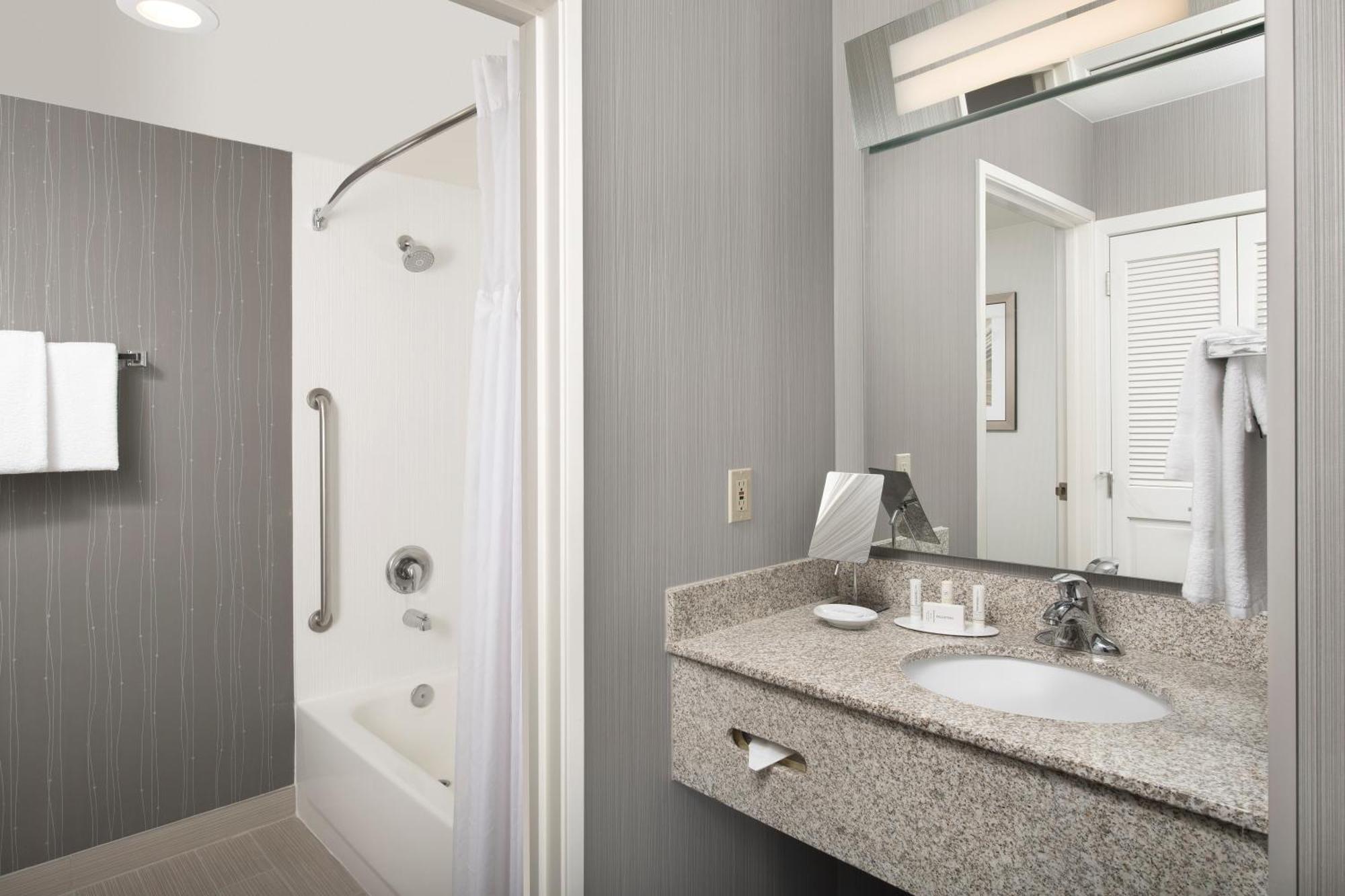 Courtyard By Marriott Portland Hillsboro Hotel Екстериор снимка