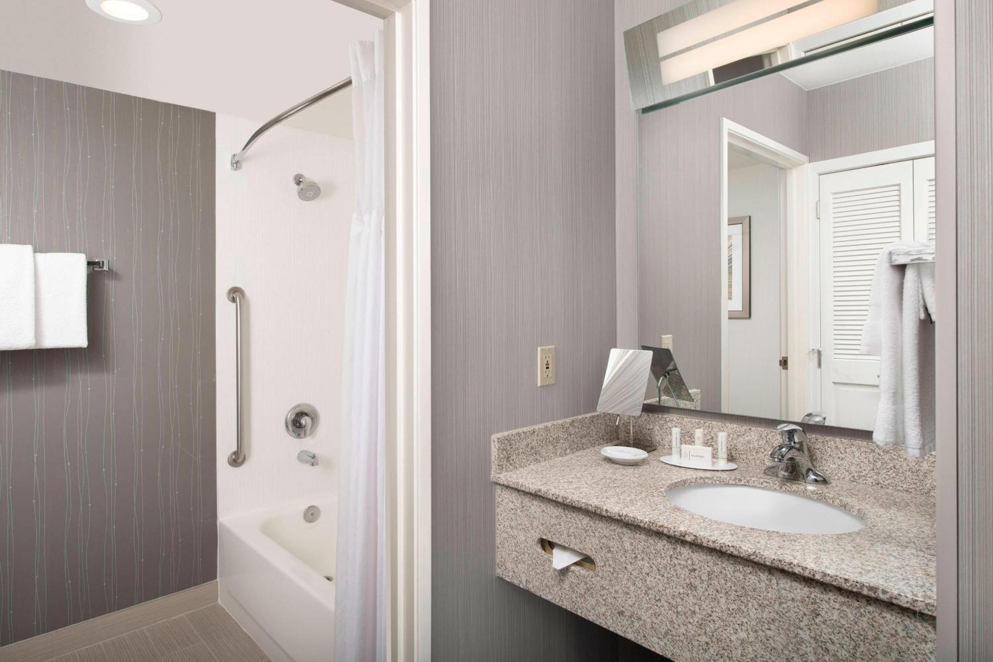 Courtyard By Marriott Portland Hillsboro Hotel Екстериор снимка