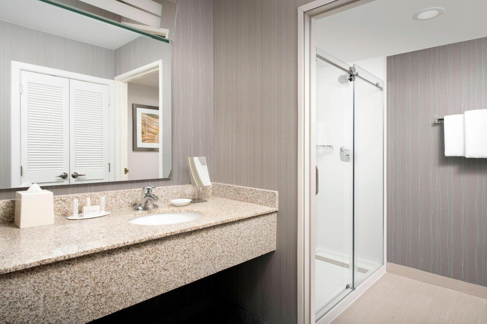 Courtyard By Marriott Portland Hillsboro Hotel Екстериор снимка