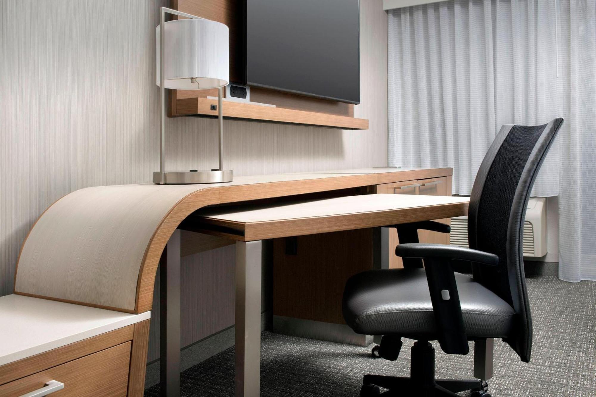 Courtyard By Marriott Portland Hillsboro Hotel Екстериор снимка
