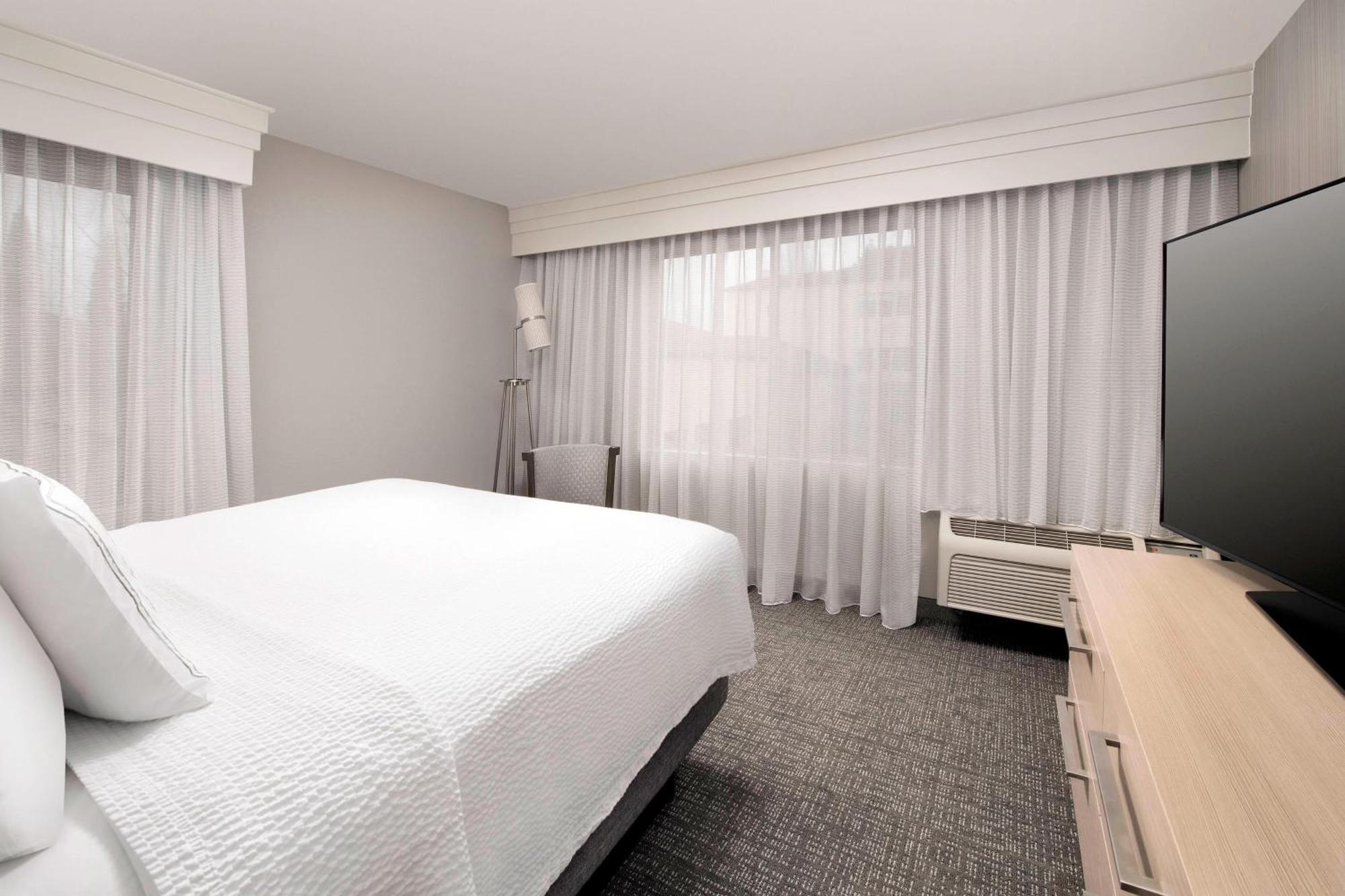 Courtyard By Marriott Portland Hillsboro Hotel Екстериор снимка